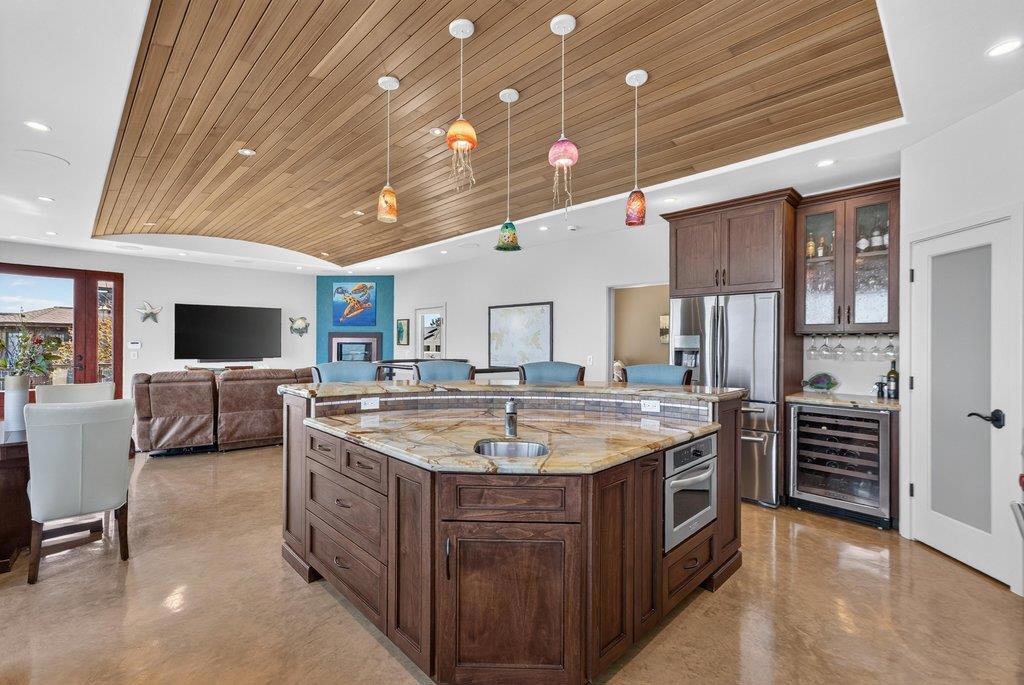 100 Oakland Property Photo 24