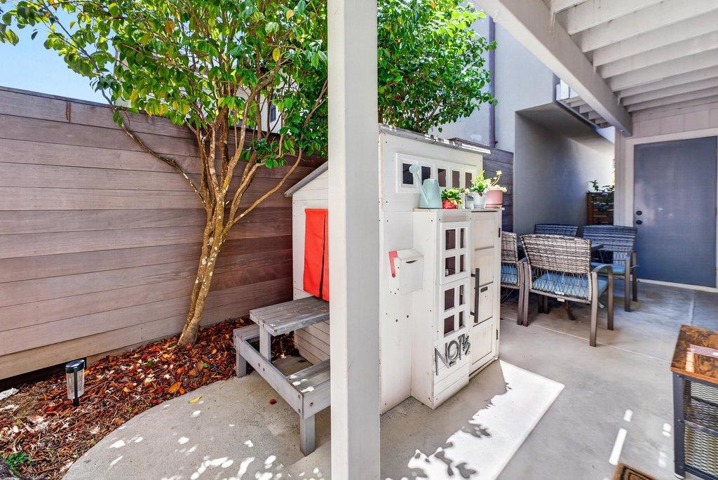100 Oakland Property Photo 54