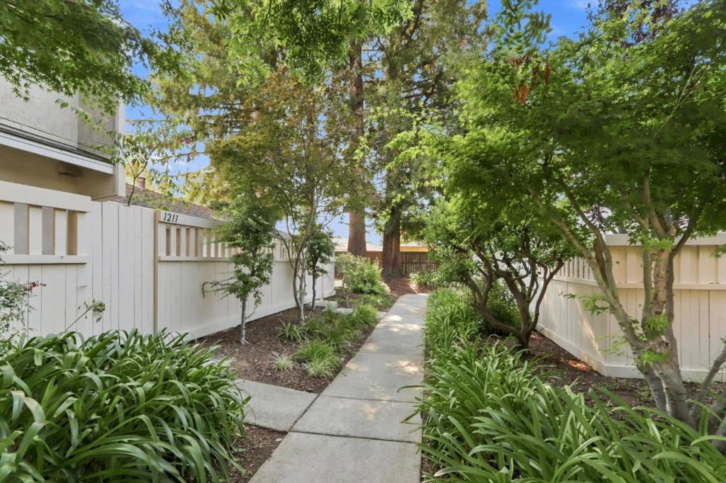 1203 Crescent Terrace Property Photo 2