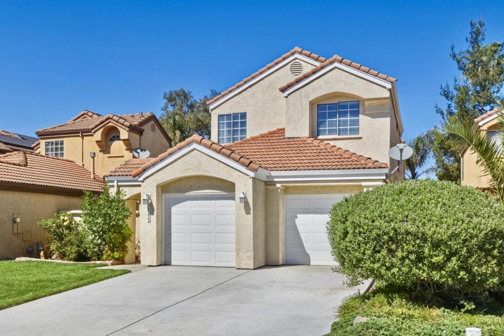 2595 Cherry Hills Drive Property Photo 1