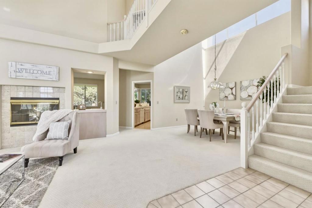 2595 Cherry Hills Drive Property Photo 2