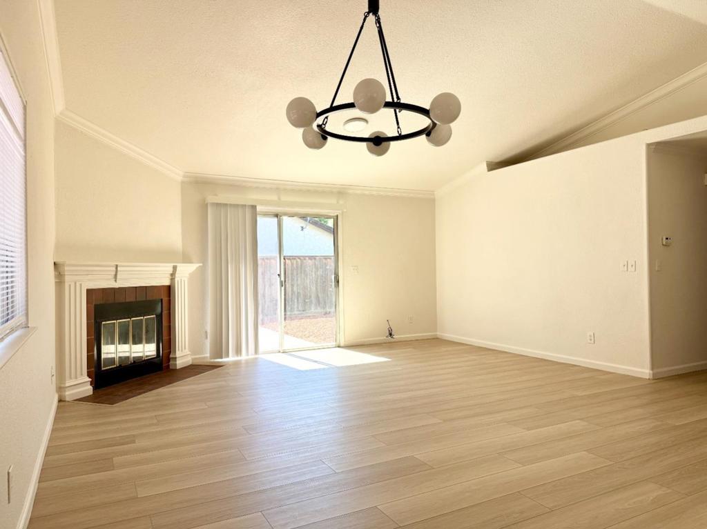 2001 Newport Drive Property Photo 5