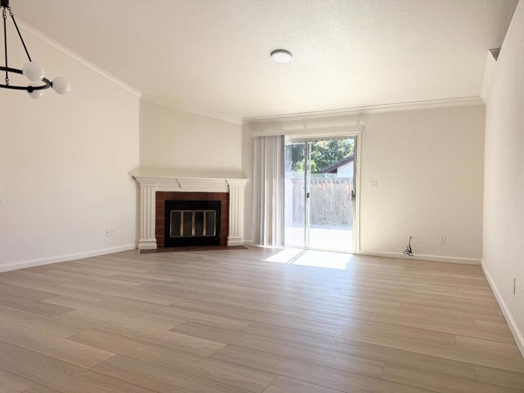 2001 Newport Drive Property Photo 6