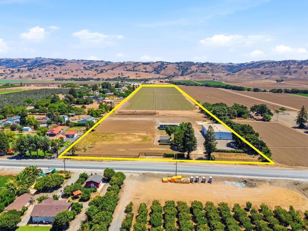 3065 Pacheco Pass Highway Property Photo 2