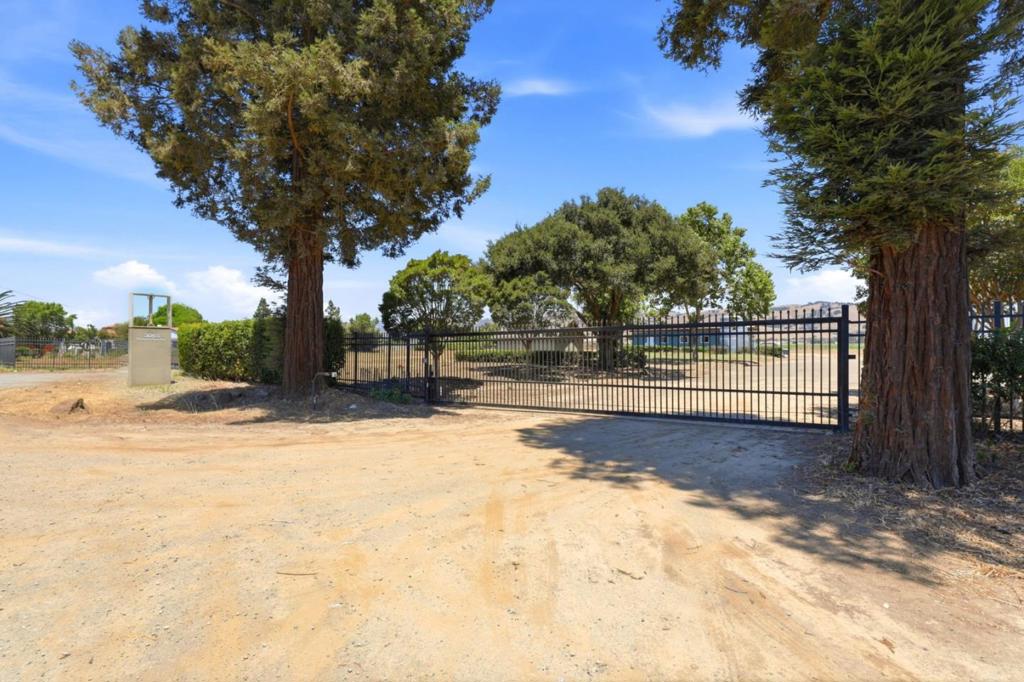 3065 Pacheco Pass Highway Property Photo 4