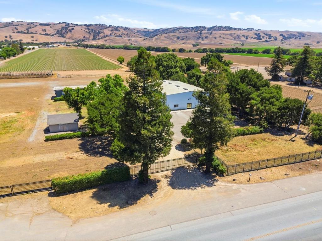 3065 Pacheco Pass Highway Property Photo 5