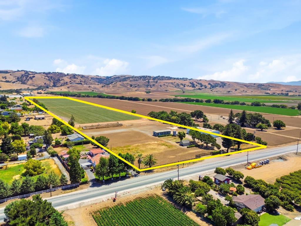 3065 Pacheco Pass Highway Property Photo 8