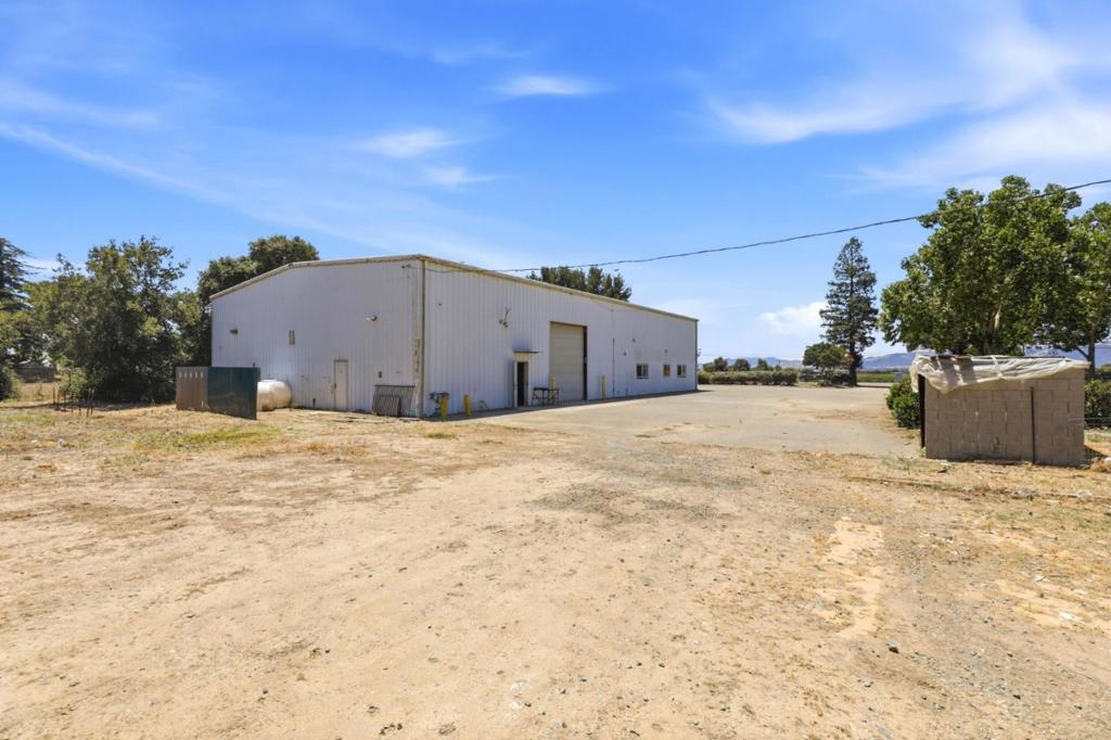 3065 Pacheco Pass Highway Property Photo 11