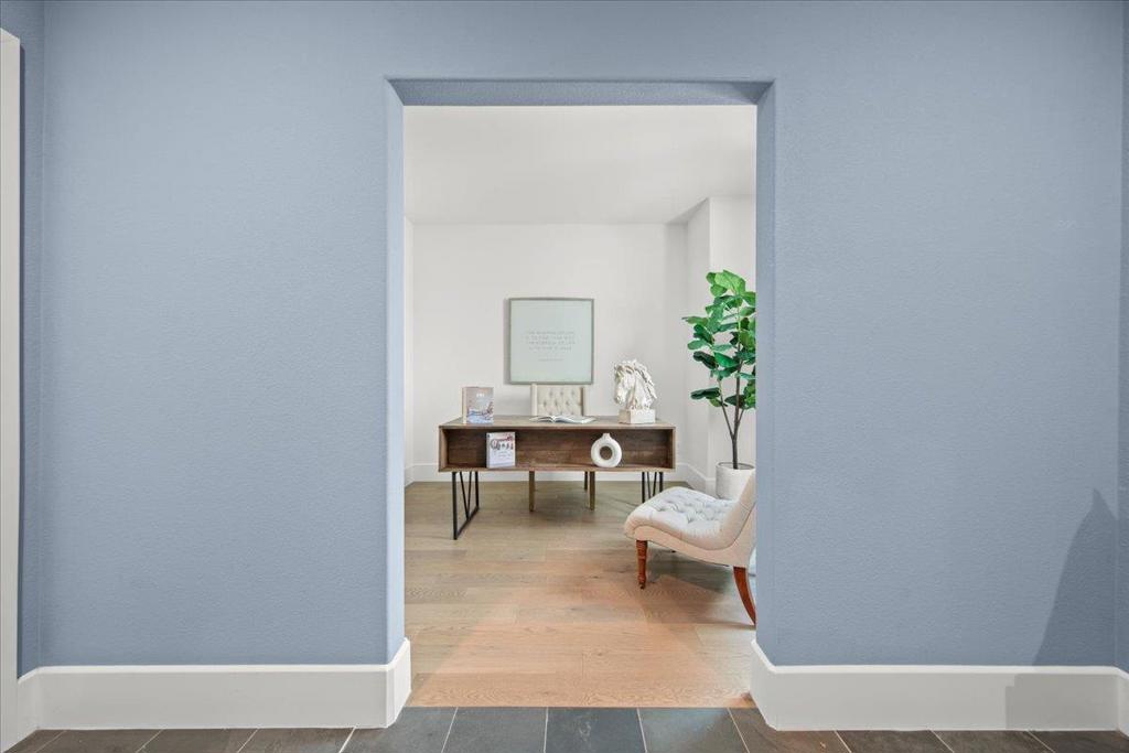 608 Allerton Loop Property Photo 4