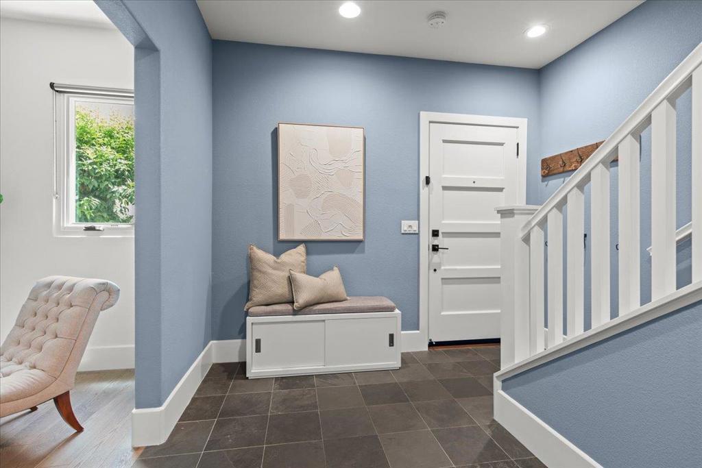 608 Allerton Loop Property Photo 6