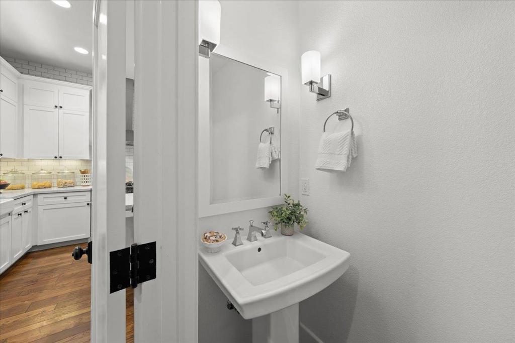 608 Allerton Loop Property Photo 17