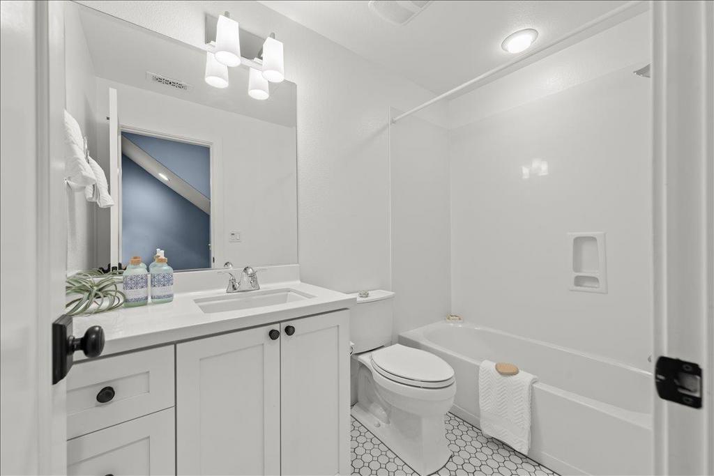 608 Allerton Loop Property Photo 26