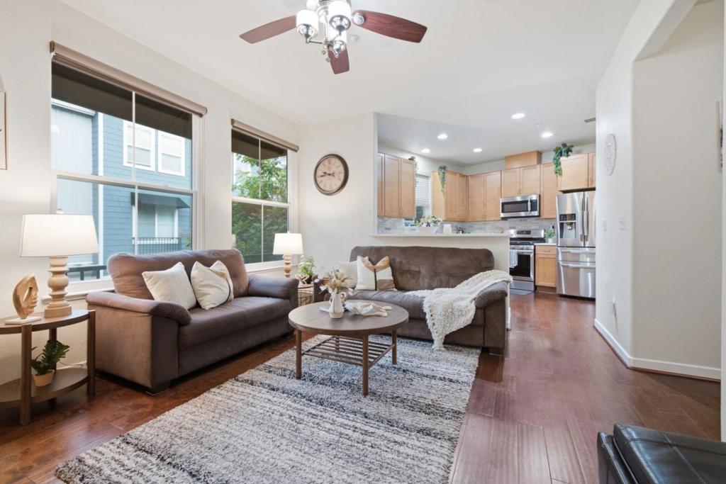 22859 Charing Street Property Photo 2