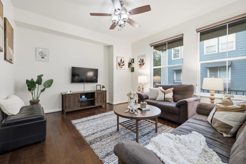 22859 Charing Street Property Photo 3