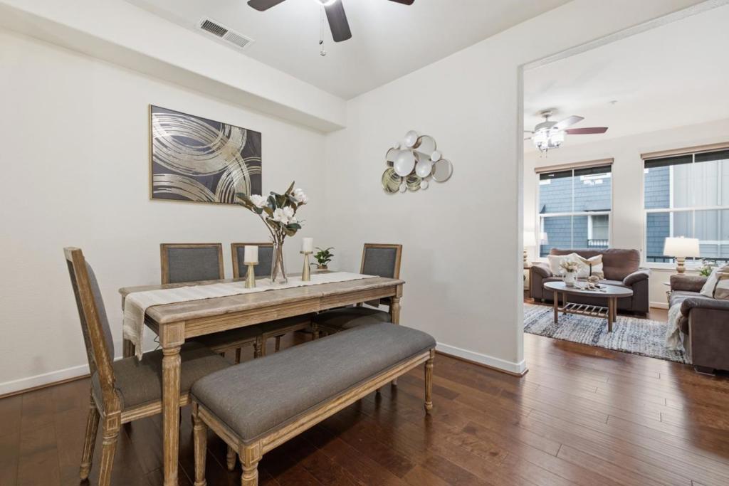 22859 Charing Street Property Photo 7