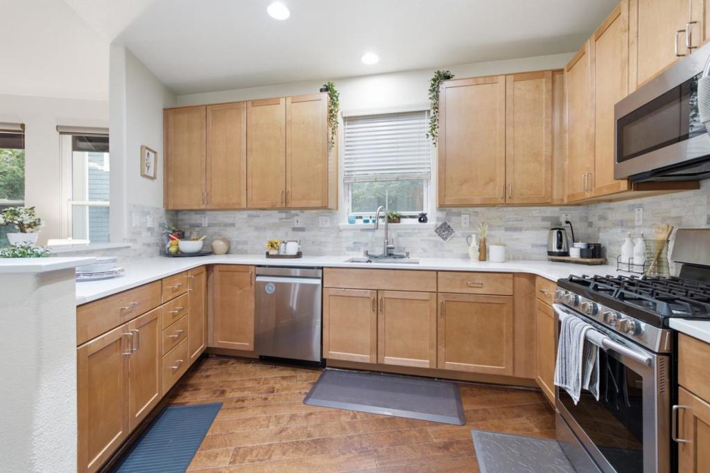 22859 Charing Street Property Photo 11