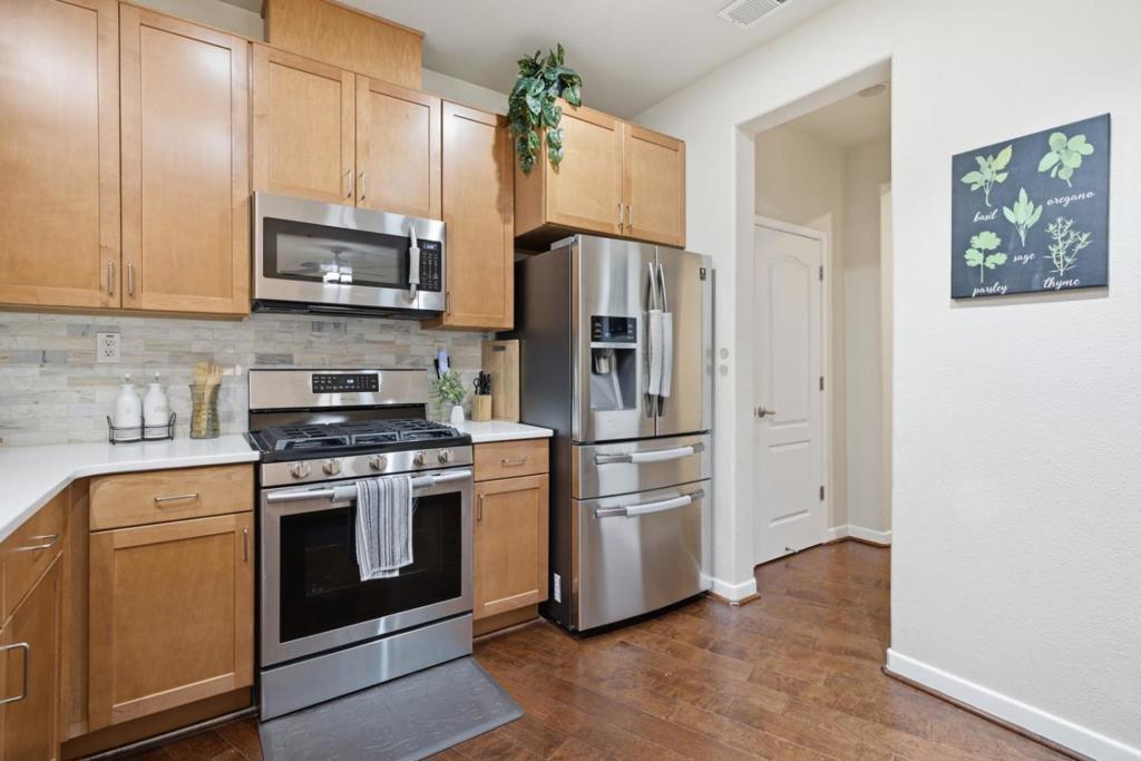 22859 Charing Street Property Photo 13