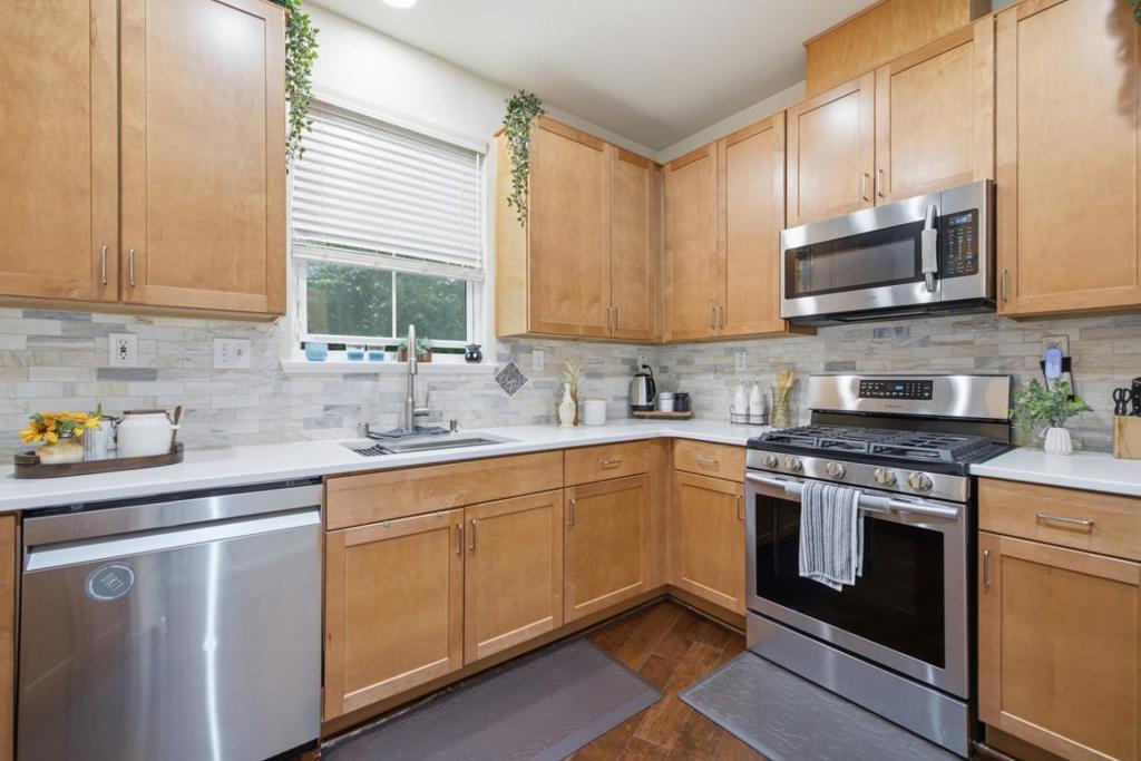 22859 Charing Street Property Photo 14