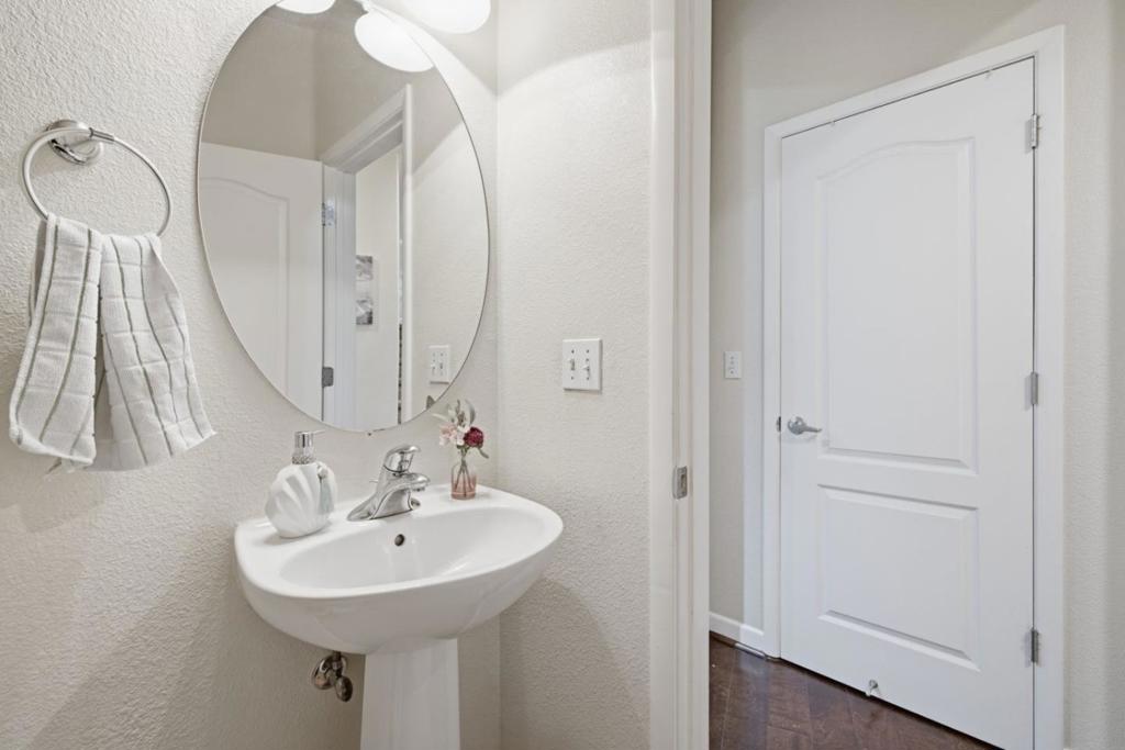 22859 Charing Street Property Photo 15