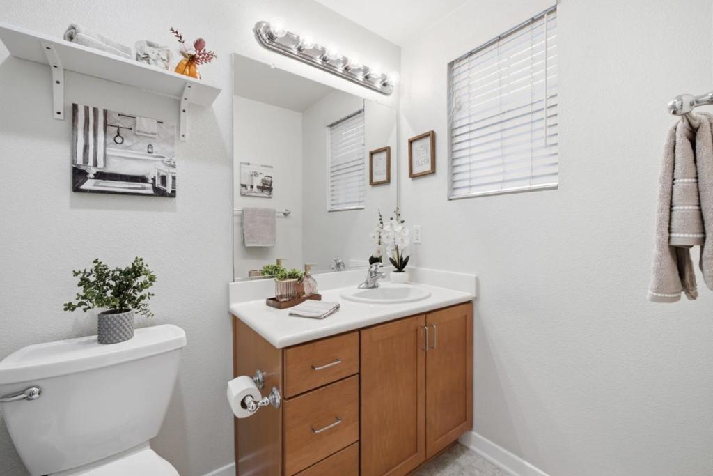 22859 Charing Street Property Photo 20