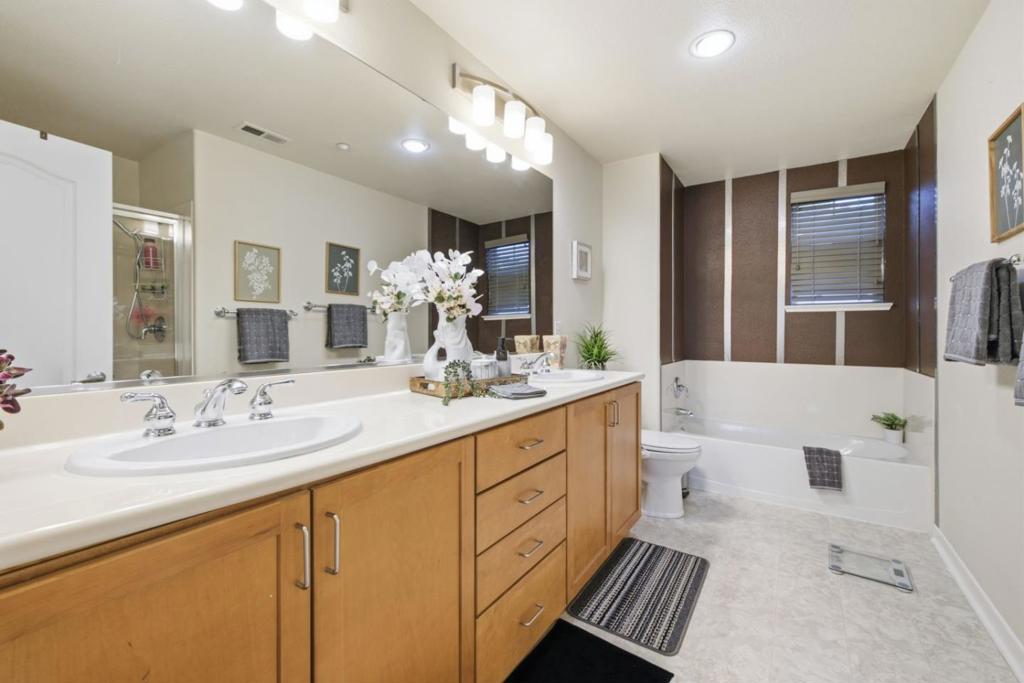 22859 Charing Street Property Photo 25