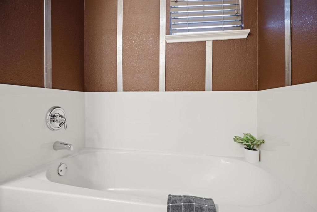 22859 Charing Street Property Photo 26