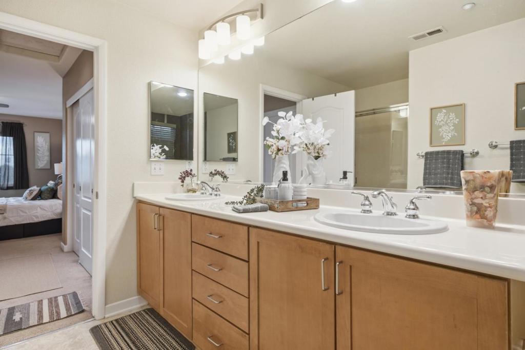 22859 Charing Street Property Photo 27
