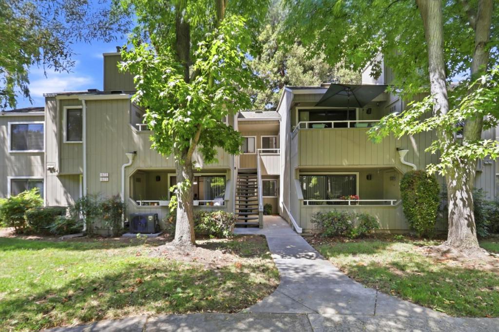 1672 Braddock Court Property Photo 1