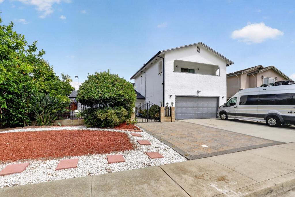2089 Avenida De Las Flores Property Photo 1