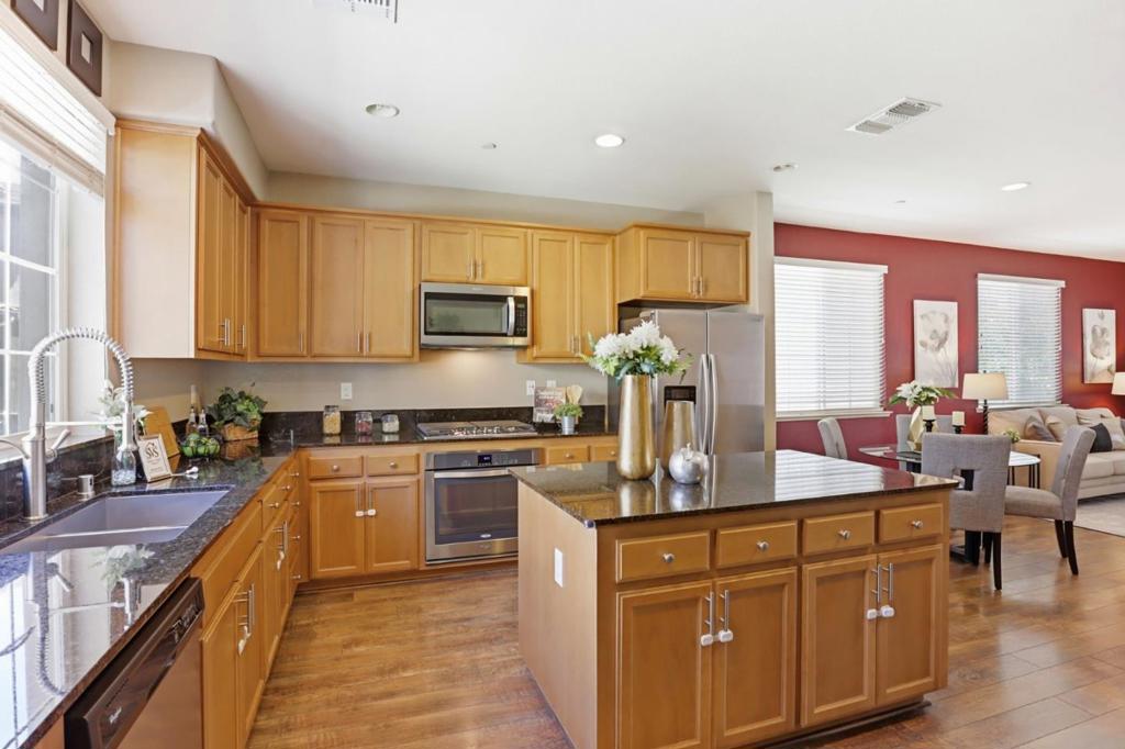 57 Regency Place Property Photo 6