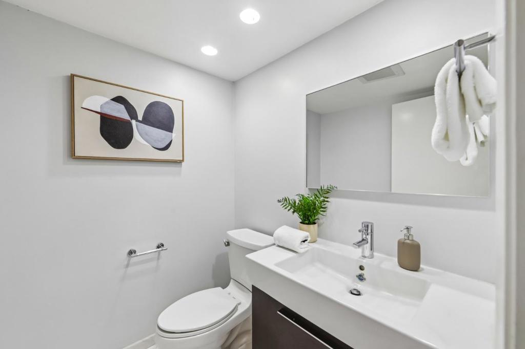 1640 Bayridge Way Property Photo 8
