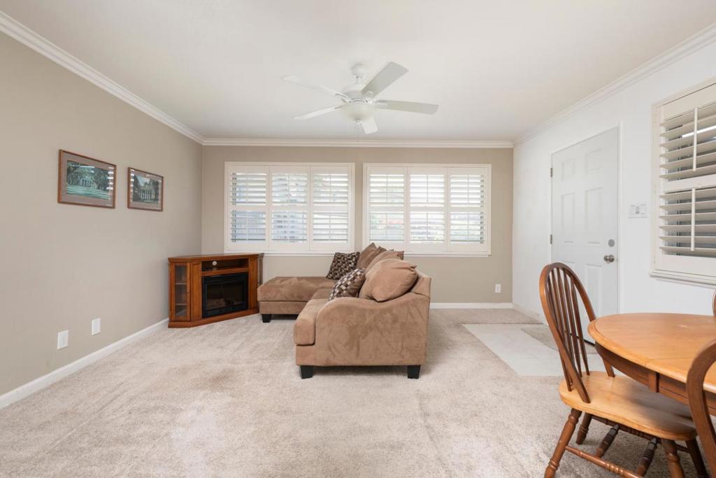 1536 Day Avenue F Property Photo 6