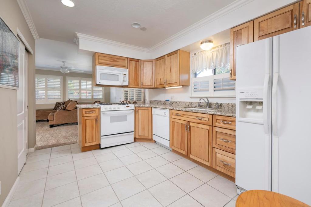 1536 Day Avenue F Property Photo 9