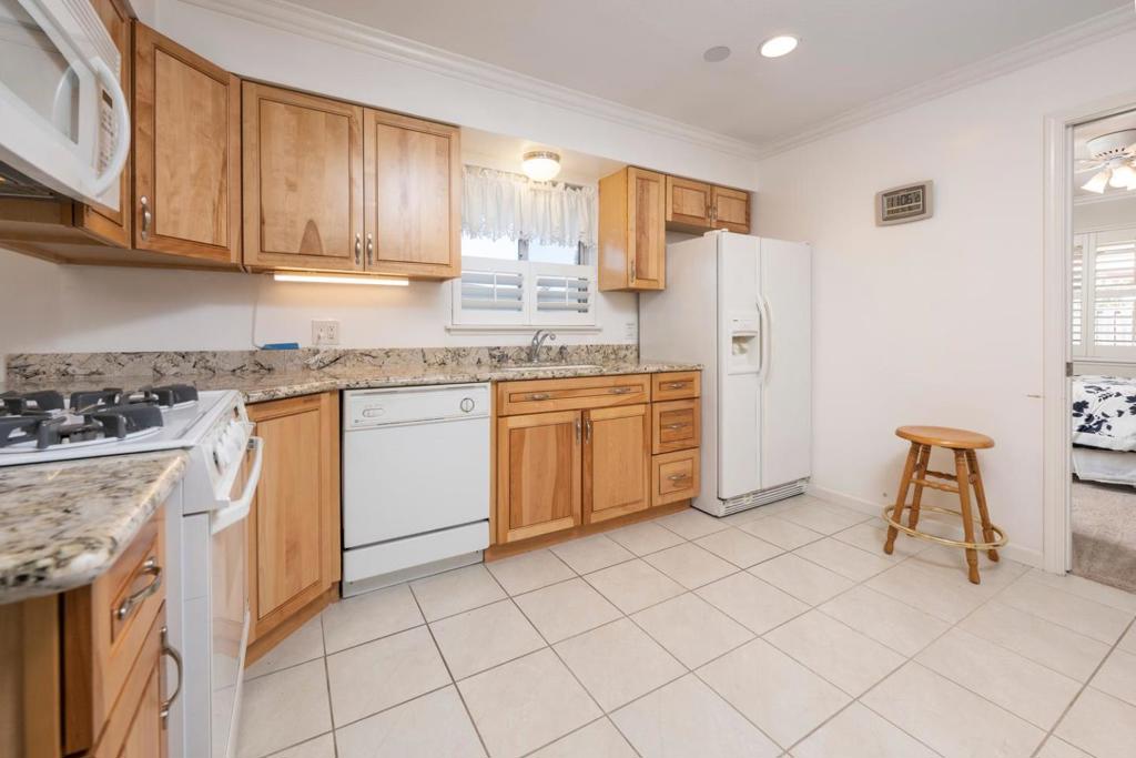 1536 Day Avenue F Property Photo 10