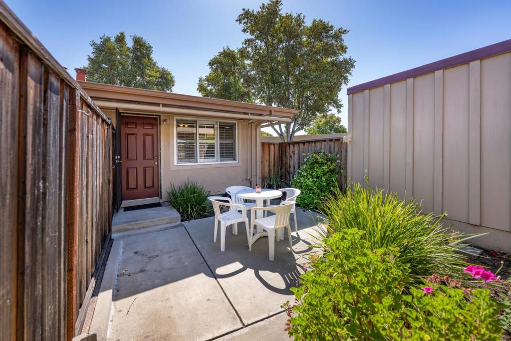 1536 Day Avenue F Property Photo 16