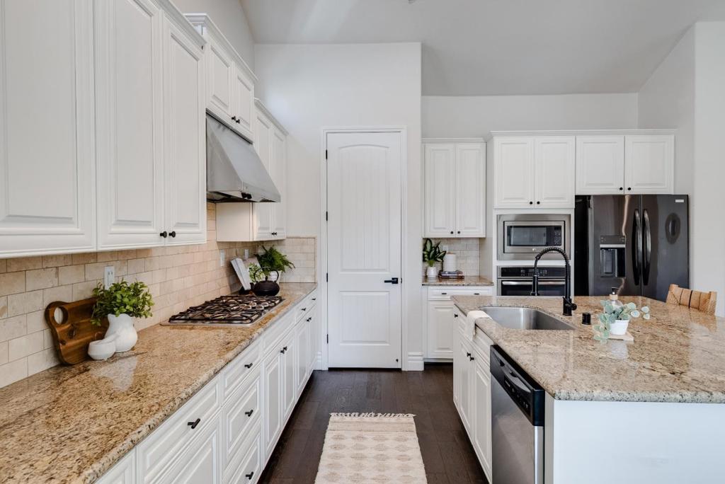 18402 Mcclellan Circle Property Photo 8