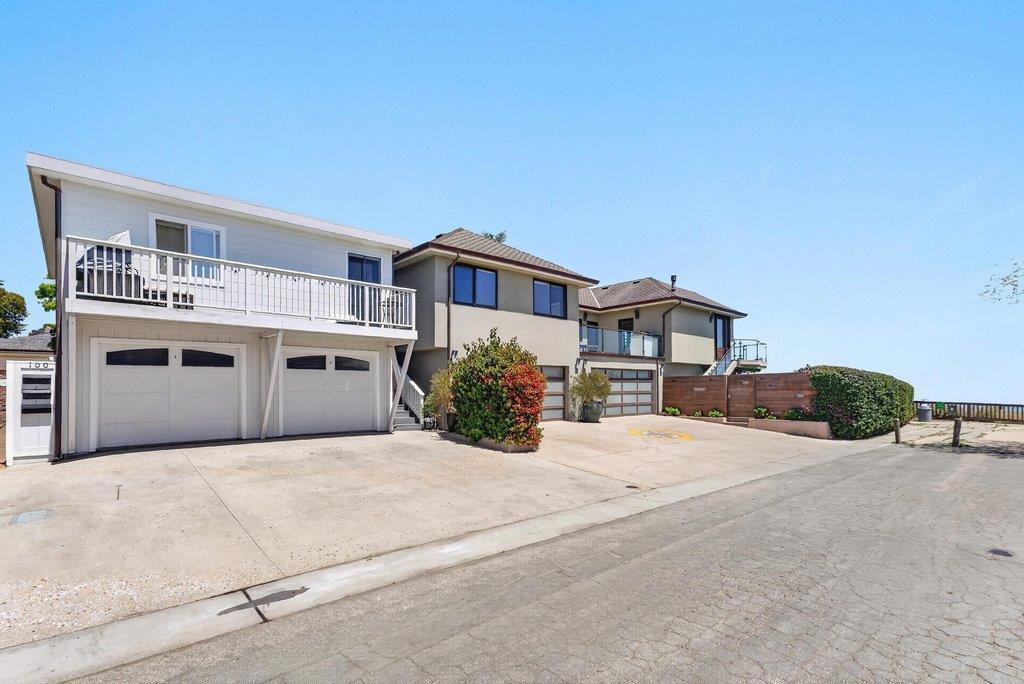 100 Oakland Property Photo 3