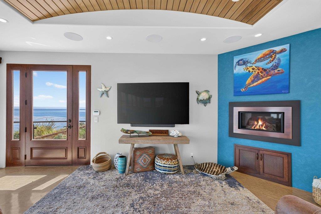 100 Oakland Property Photo 11