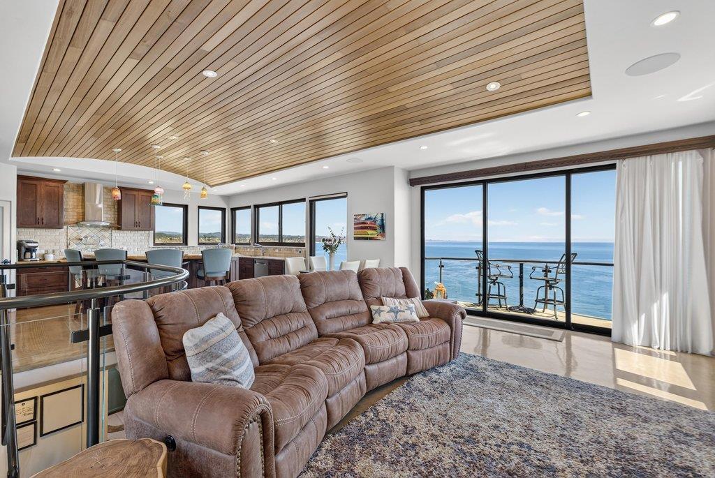 100 Oakland Property Photo 13