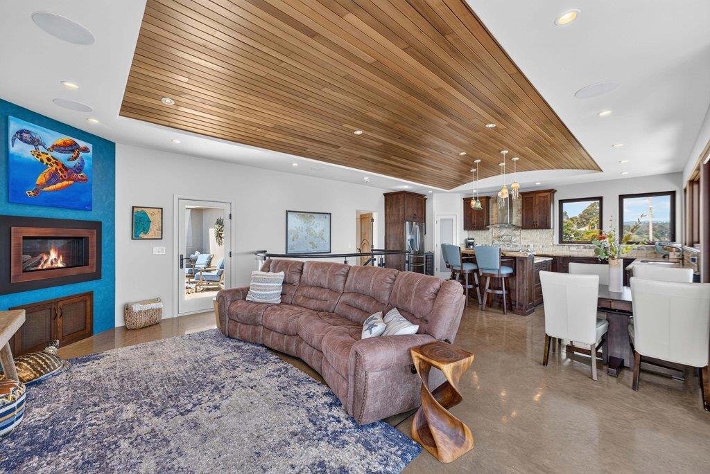 100 Oakland Property Photo 18