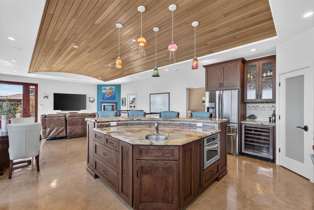 100 Oakland Property Photo 24