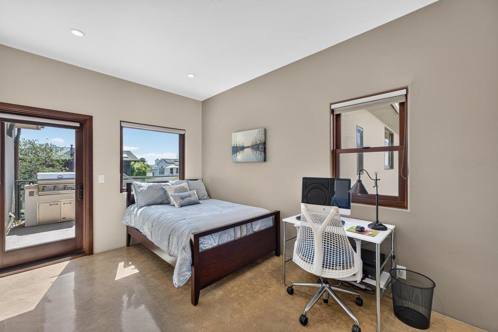 100 Oakland Property Photo 29