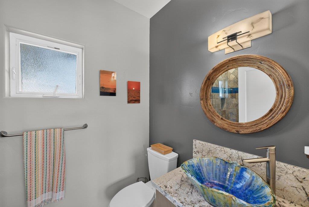 100 Oakland Property Photo 30