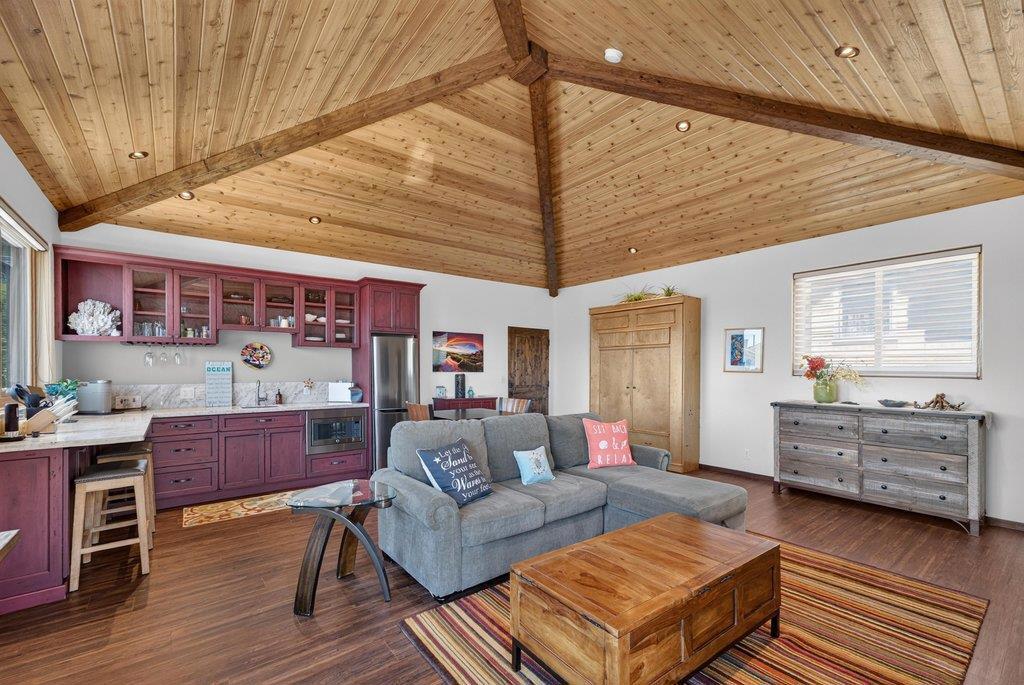 100 Oakland Property Photo 33