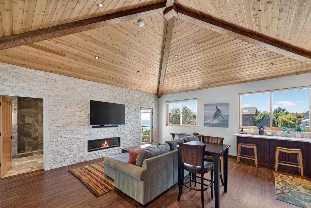 100 Oakland Property Photo 34