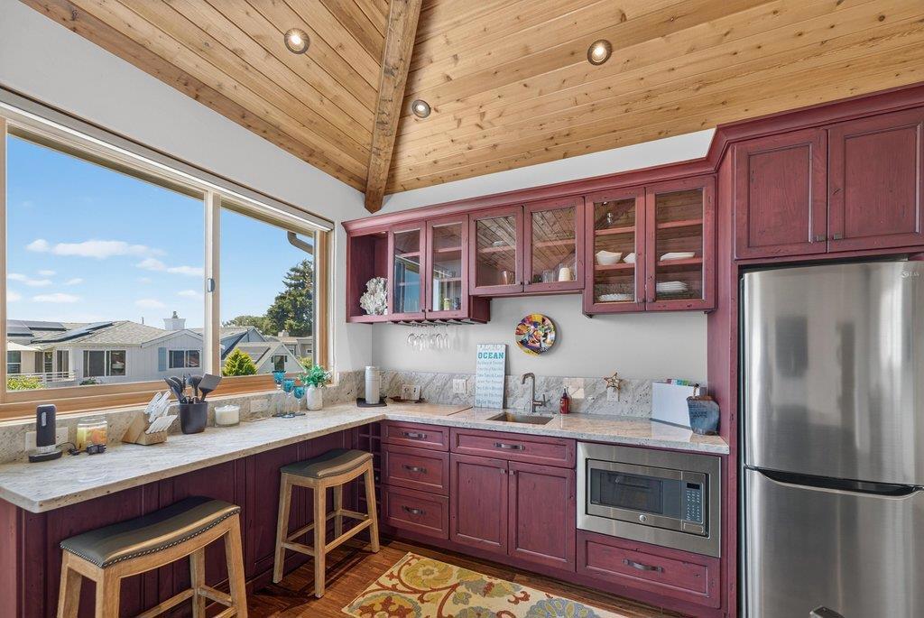 100 Oakland Property Photo 35