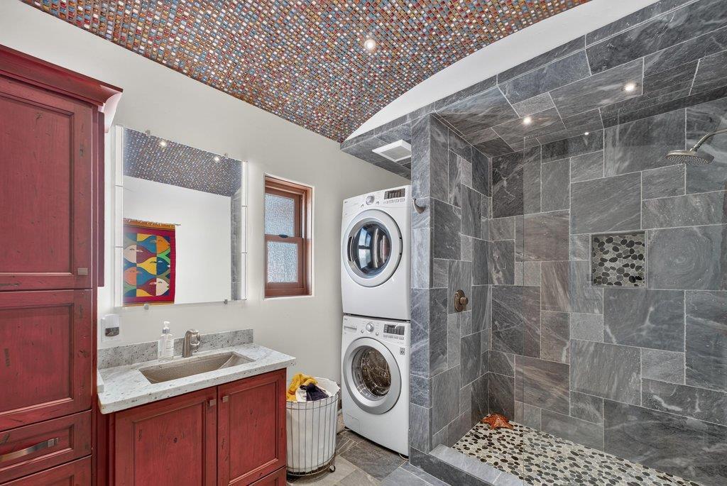 100 Oakland Property Photo 36