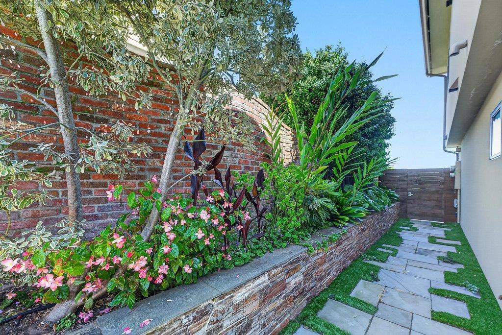 100 Oakland Property Photo 39