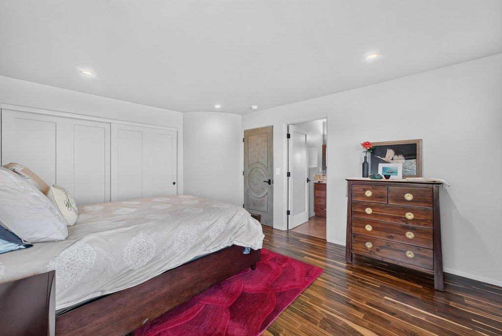 100 Oakland Property Photo 43