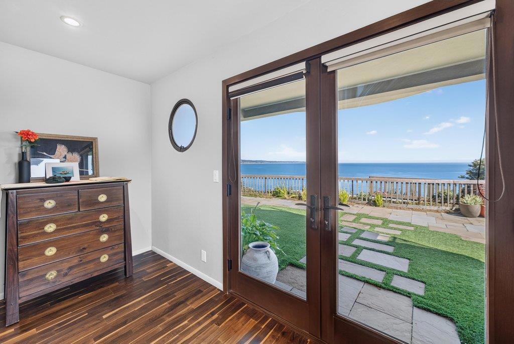 100 Oakland Property Photo 45